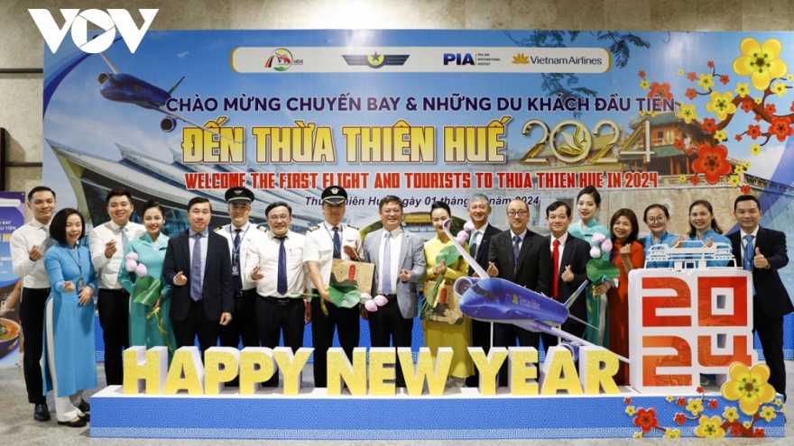 Many Vietnamese localities welcome first tourists in 2024