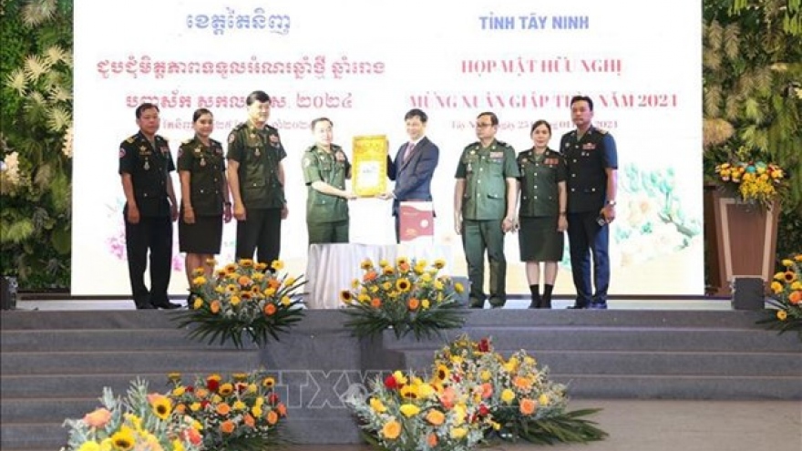 Tay Ninh, Cambodian provinces boost traditional relations