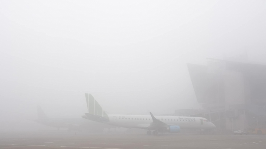 Hanoi airport applies low visibility procedures amid bad weather