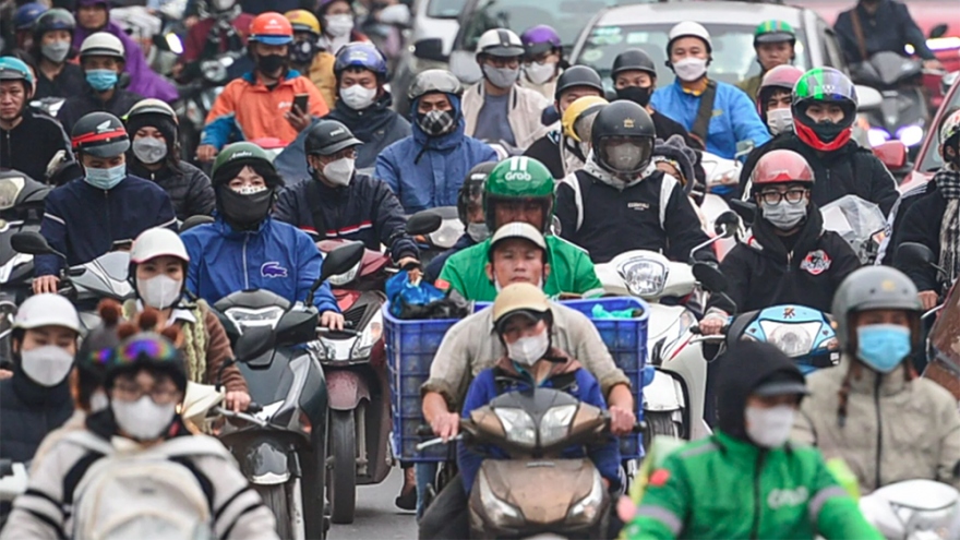 Hanoi gateways jammed as people return home for Tet
