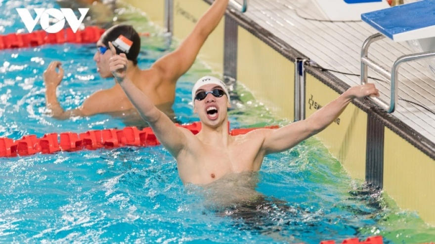 Vietnamese swimmers leave for 2024 World Aquatics Championships