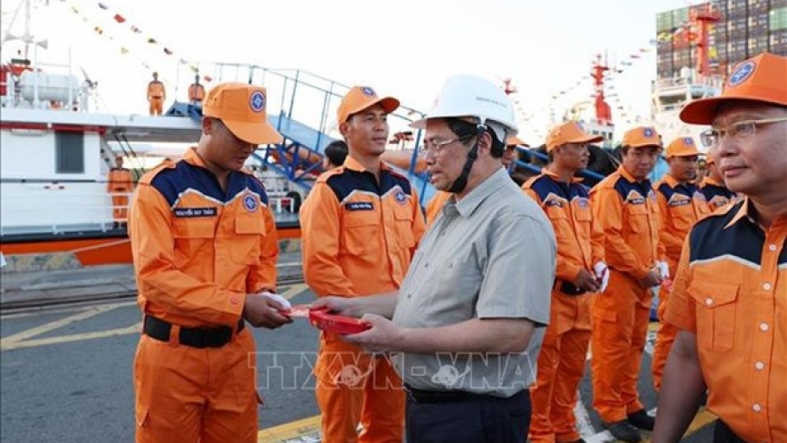 PM launches operations of Tan Cang – Cai Mep int’l port