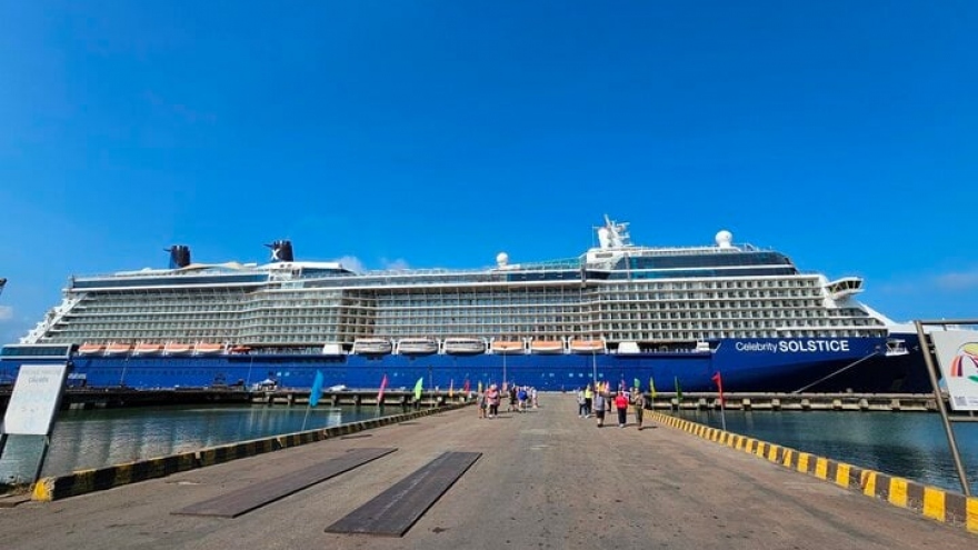 Luxury cruise ship brings 2,800 tourists to central localities