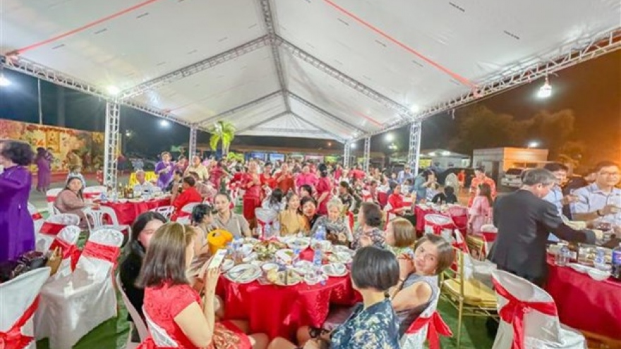 “Xuan Que Huong” programme held for OVs in Vientiane