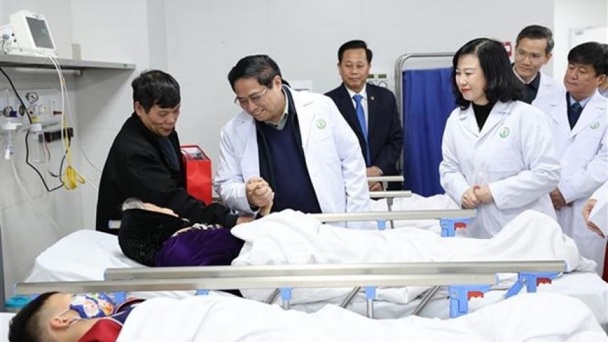 PM Chinh visits Hanoi medical establishments ahead of Tet