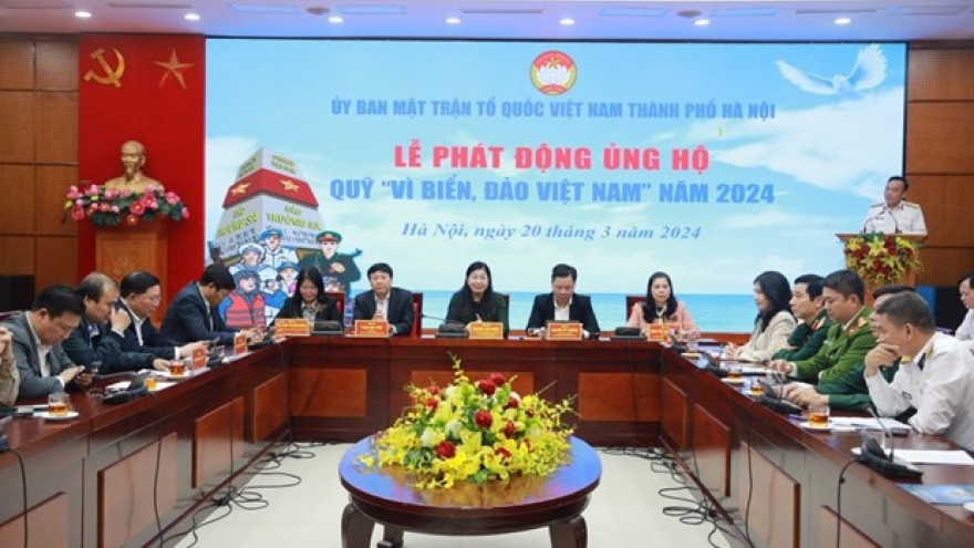Hanoi raises nearly VND40 bln for seas & islands fund