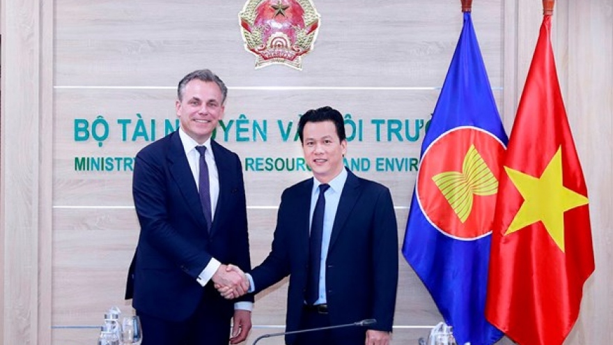 Netherlands to assist Vietnam in sustainable sand mining, water management