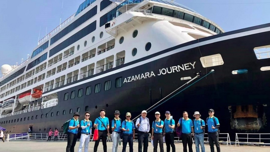 Azamara Journey brings over 1,000 foreign visitors to Da Nang