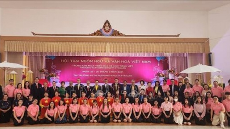 Vietnamese language, culture camp held in Thailand