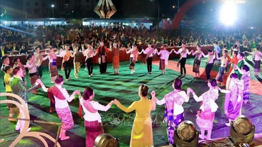 Son La, Laos’ Houaphanh province hold tourism, cultural festival