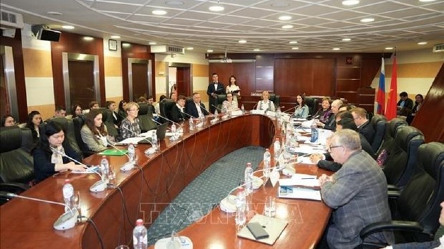 Vietnam-Russia roundtable conference on language in diplomatic activities held
