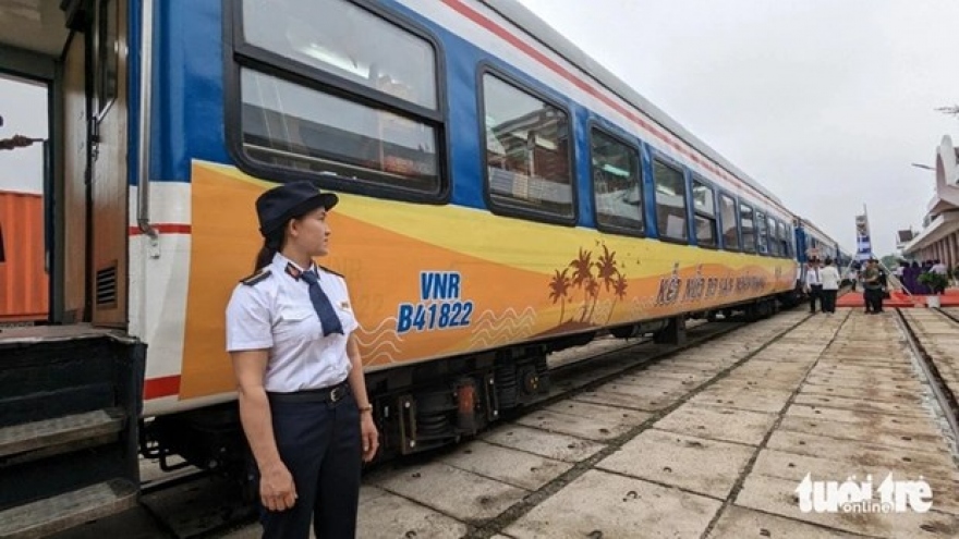 Vietnam develops railway tourism associated with “awakening” heritage