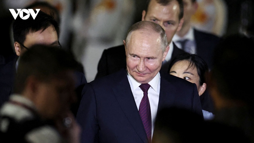 Russian President begins state visit to Vietnam
