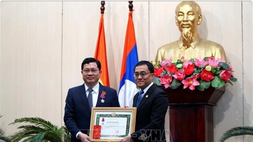 Da Nang official granted Laos’s third-class Freedom Order