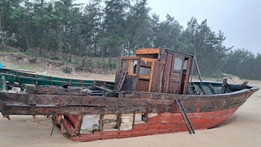 Unmanned wooden boat to be destroyed in Quang Tri