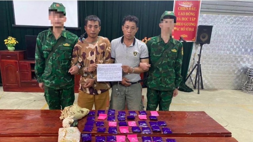 Two Lao nationals arrested for transporting drugs into Vietnam