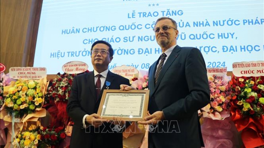 Vietnamese professor honoured with French order of merit