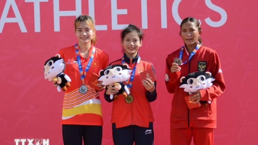 Vietnamese runner earns two golds at ASEAN School Games
