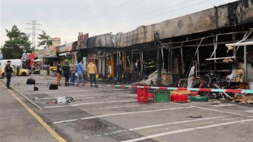 Fire hits Vietnamese market in Prague