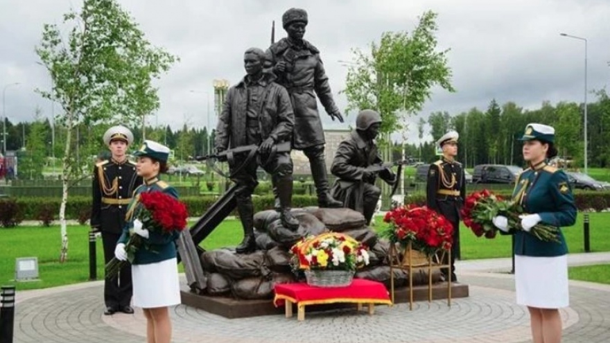 Russia unveils monument to Vietnamese volunteer soldiers