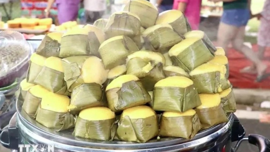 100 traditional cakes made from palmyra palm set Vietnamese record