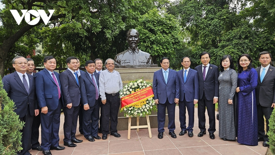 PM pays tribute to President Ho Chi Minh in New Delhi