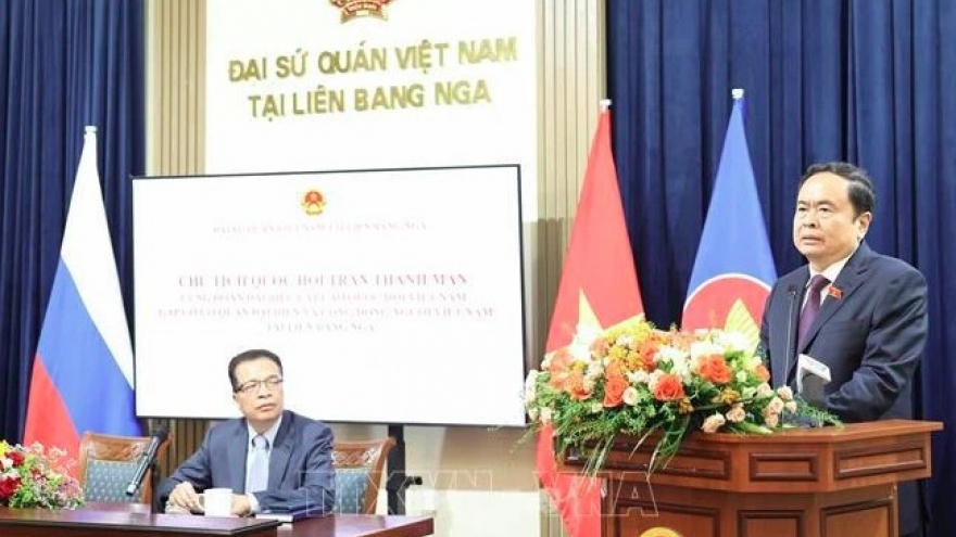 NA Chairman meets Vietnamese in Russia