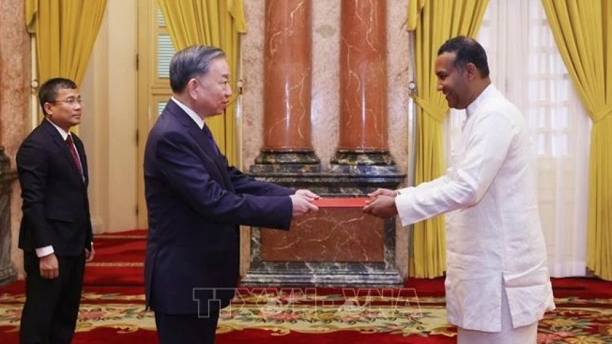 Top leader receives newly-appointed foreign ambassadors in Hanoi