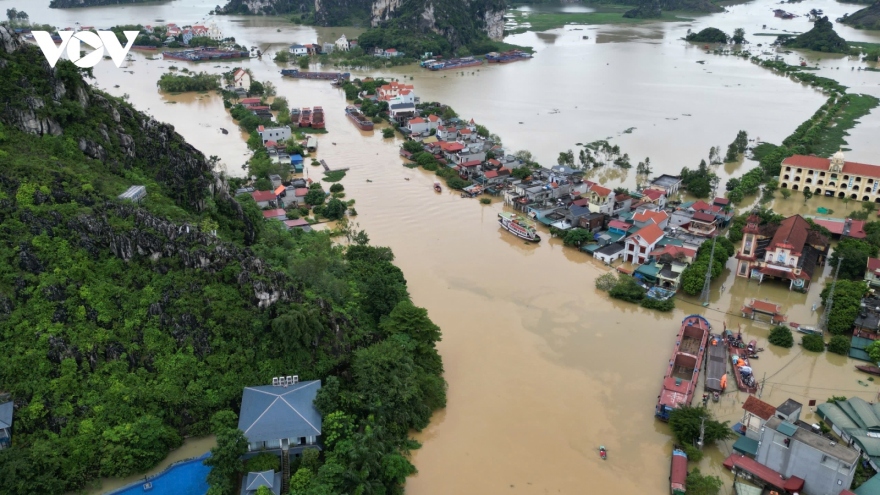 Thousands of northern residents scramble amid severe flooding