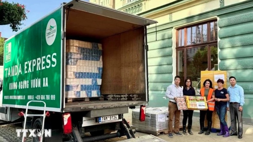 Vietnamese community joins hands for Czech Republic’s flood relief efforts