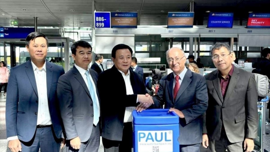 World University Service Germany offers water filter to Vietnamese typhoon victims