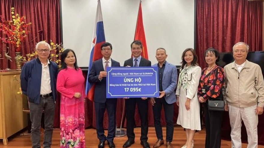 Overseas Vietnamese continue to raise funds for flood victims