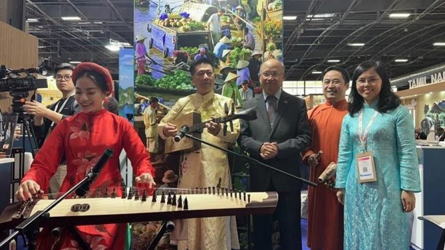 Vietnam attends major travel fair in France