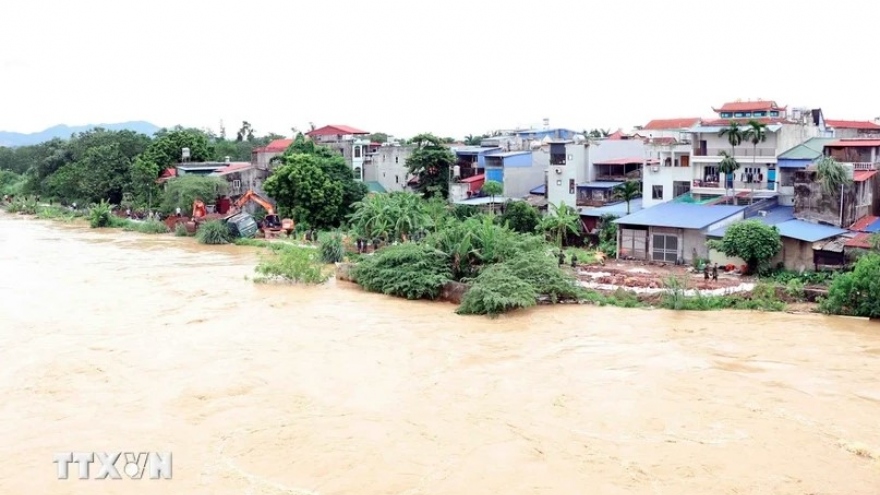 Vietnam, China unite to tackle Red River flooding after Typhoon Yagi