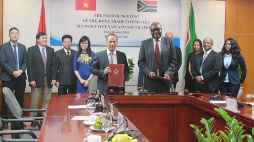Vietnam, South Africa enhance economic, trade links