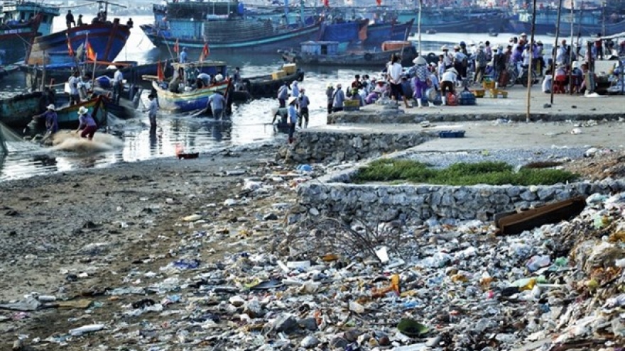 Marine plastic pollution requires international cooperation