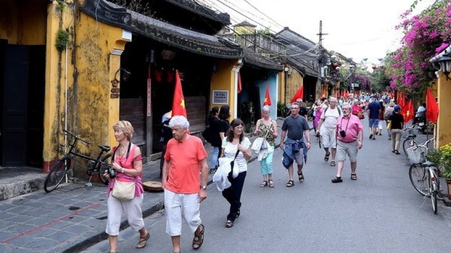 Vietnamese cities receive ASEAN Clean Tourist Awards