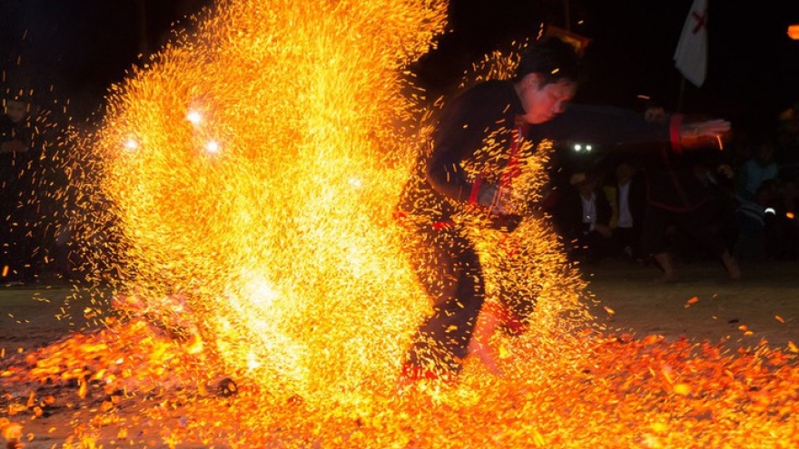 Fire dance of Red Dao in Dien Bien province