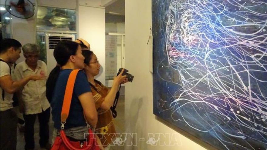 Fine arts exhibition showcases works by Vietnamese, French artists  