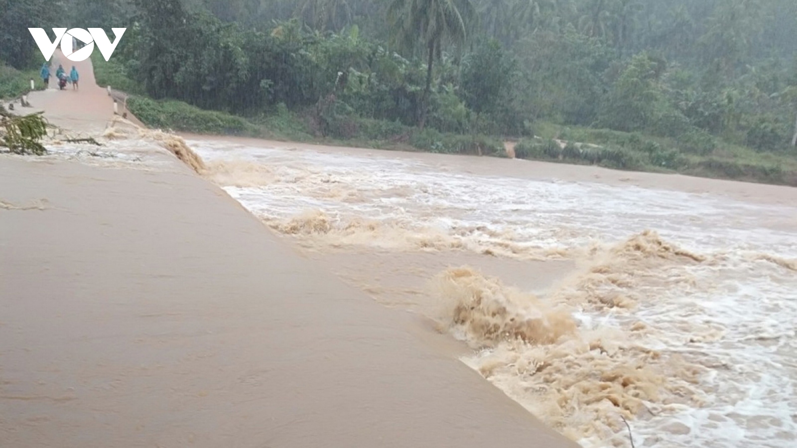 Quang Ngai and Binh Dinh provinces endure prolonged spell of rain