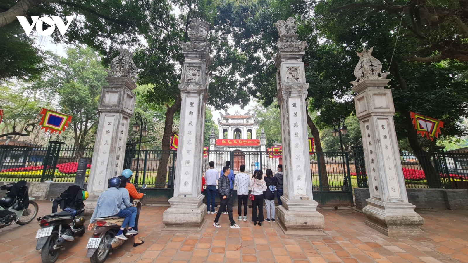 Pagodas and temples close in Hanoi amid COVID-19 fears