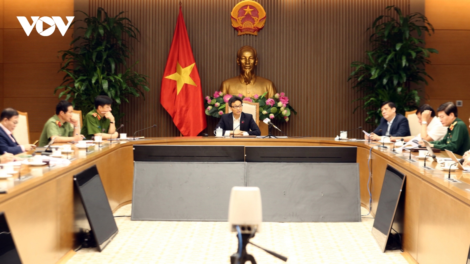 Questions arise over how Vietnam will implement plan for vaccine passports
