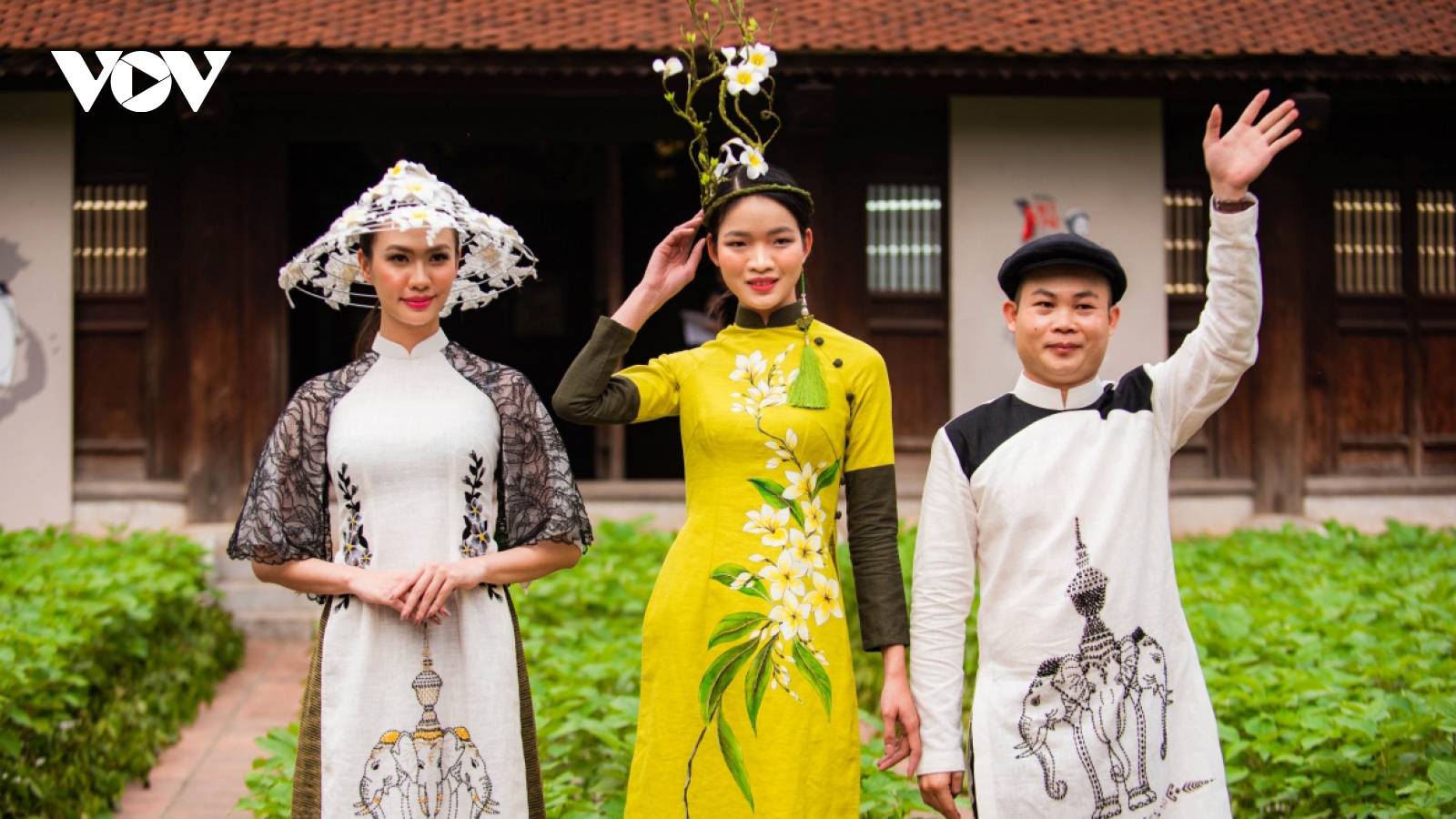 Silk, Ramie Ao Dai collections make debut at fashion event