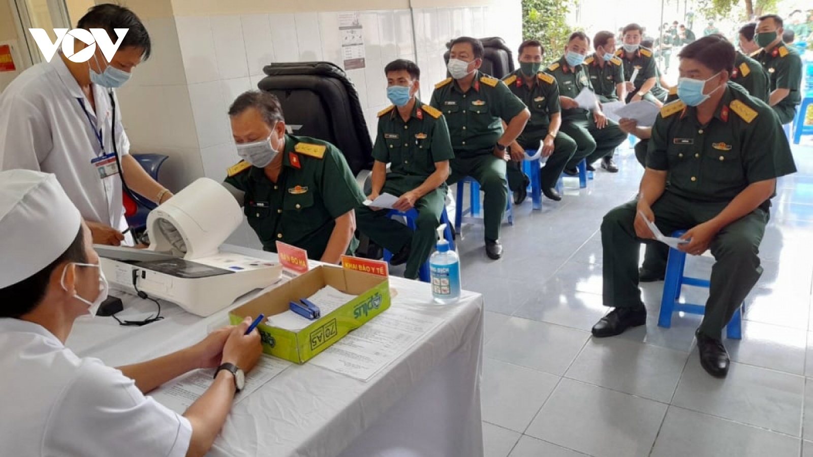 Vietnam records no fresh cases, nearly 320,000 vaccinated against COVID-19