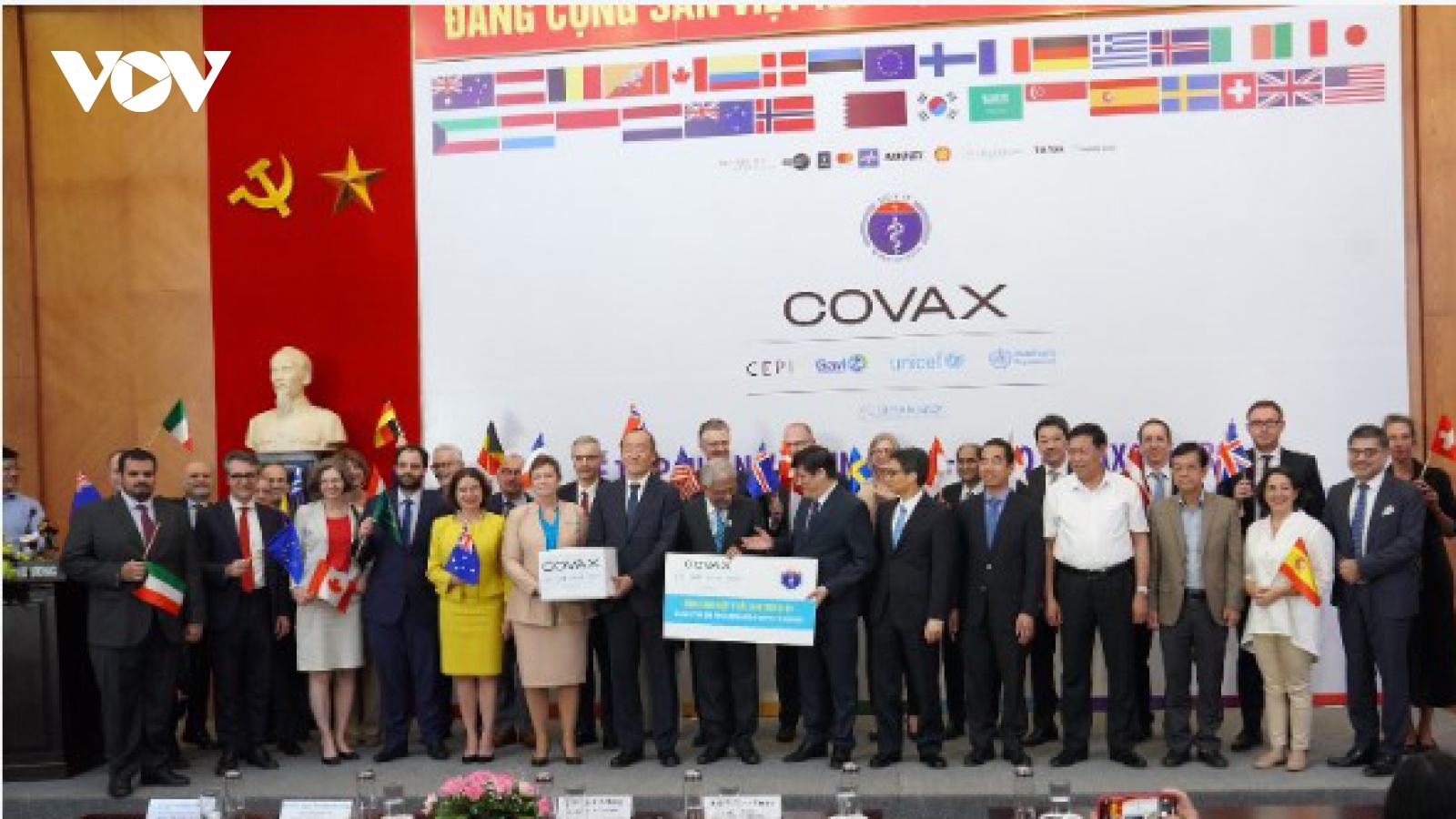 US congratulates Vietnam on the arrival of COVID-19 vaccines from COVAX