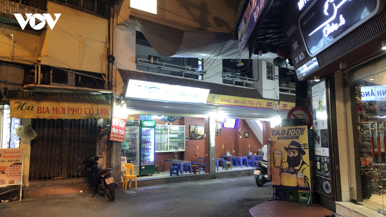 Hanoi food outlets left deserted amid COVID-19 fears