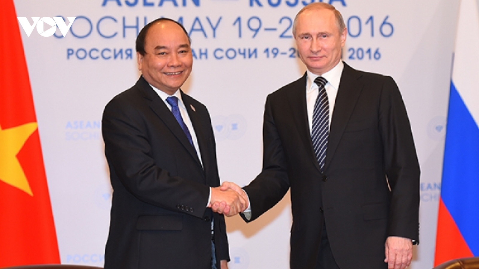 President Phuc suggests Russia join hands in COVID-19 fight