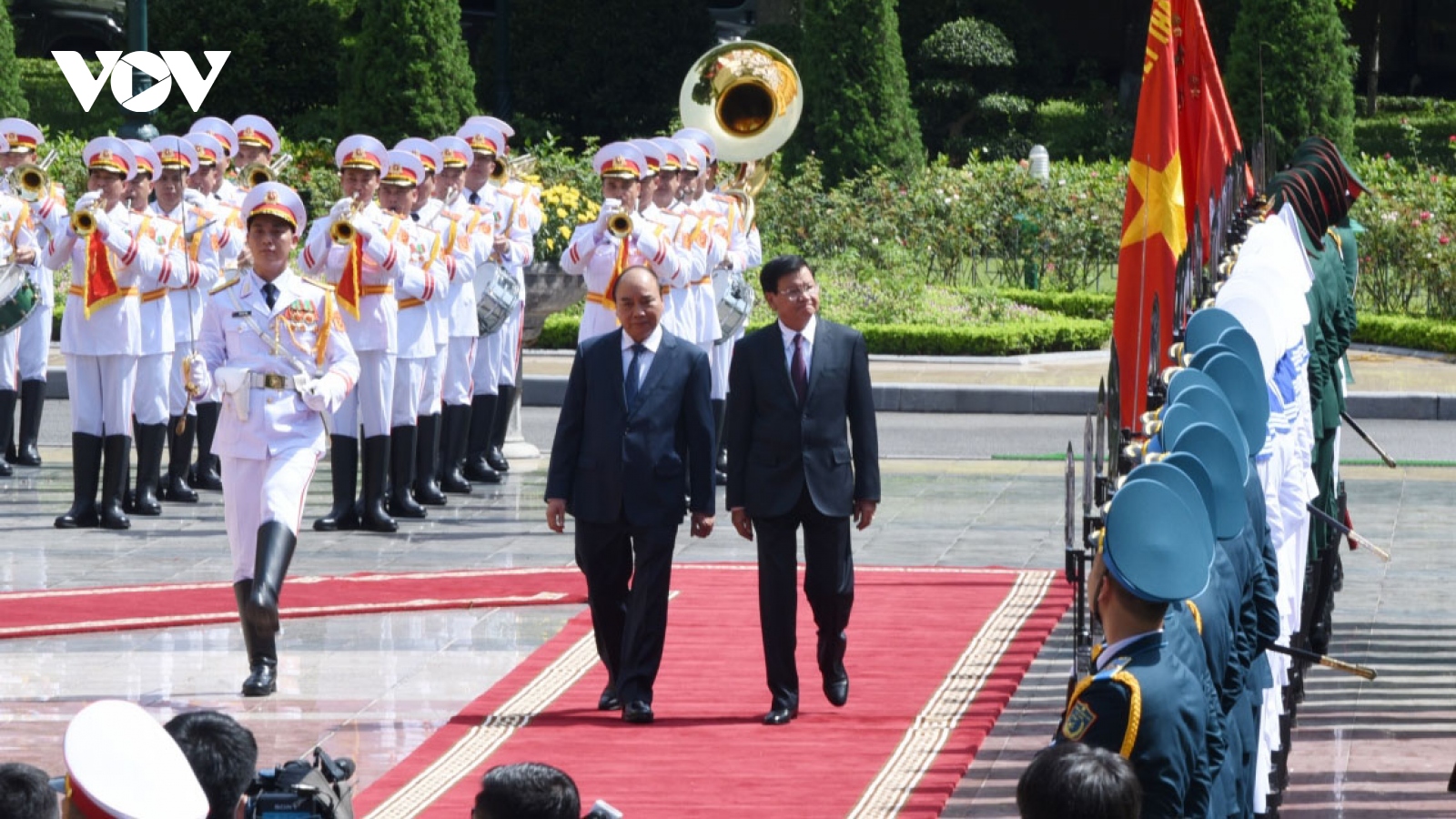 Welcome ceremony for top Lao leader in Hanoi