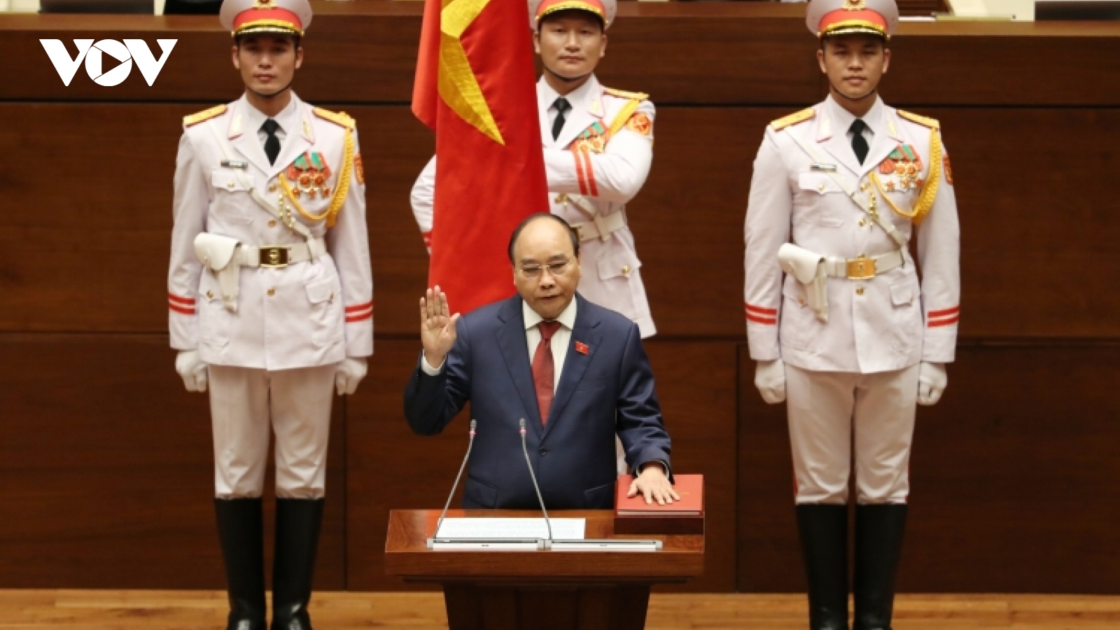 Nguyen Xuan Phuc takes oath of office as State President of Vietnam