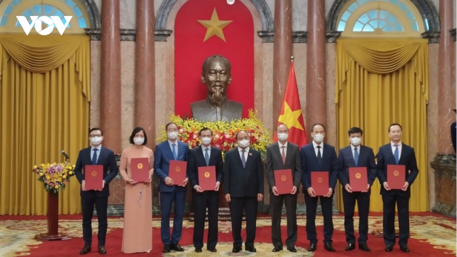 President Nguyen Xuan Phuc assigns tasks to new ambassadors